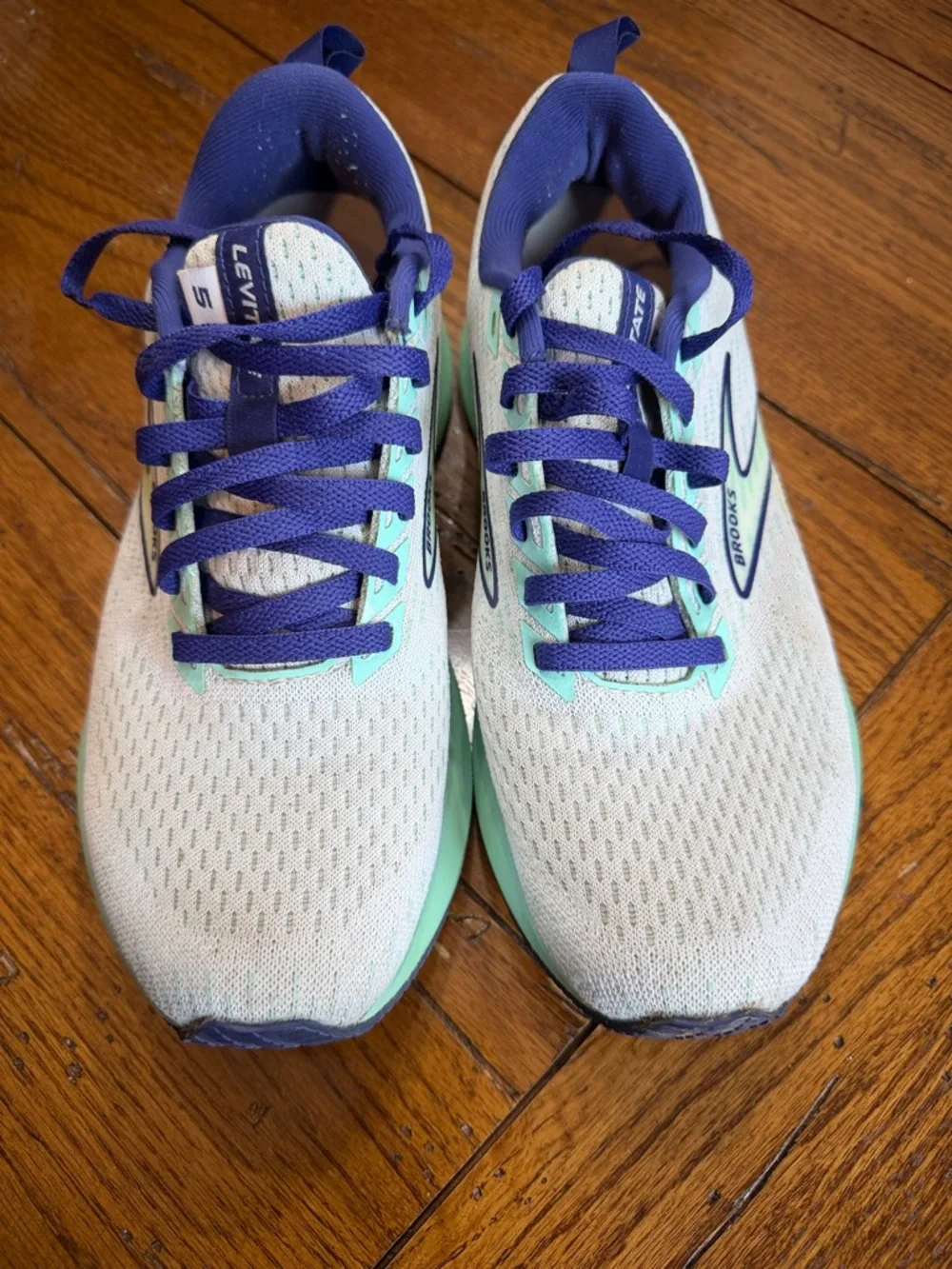 Brooks Levitate Running Shoes in Mint Green & Navy - Picture 2 of 7